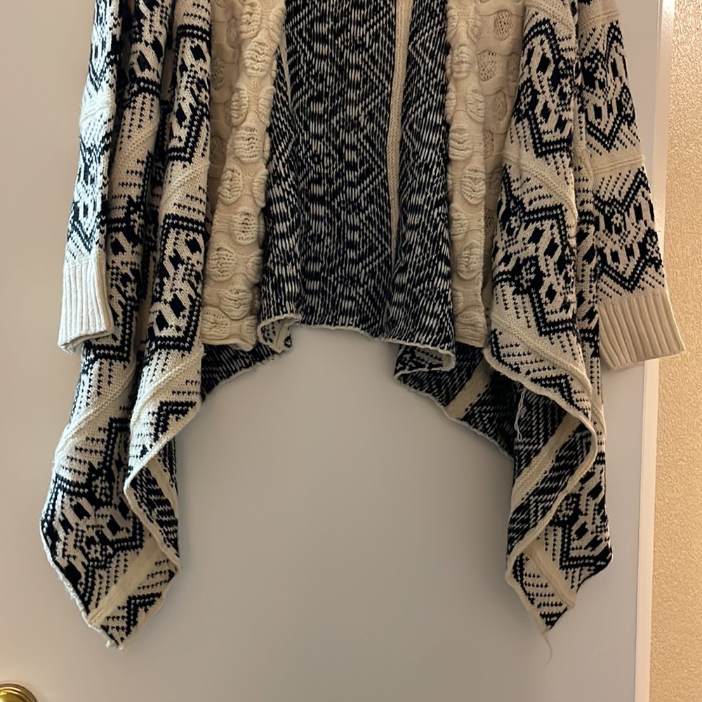 Cardigan - Picture 2 of 5